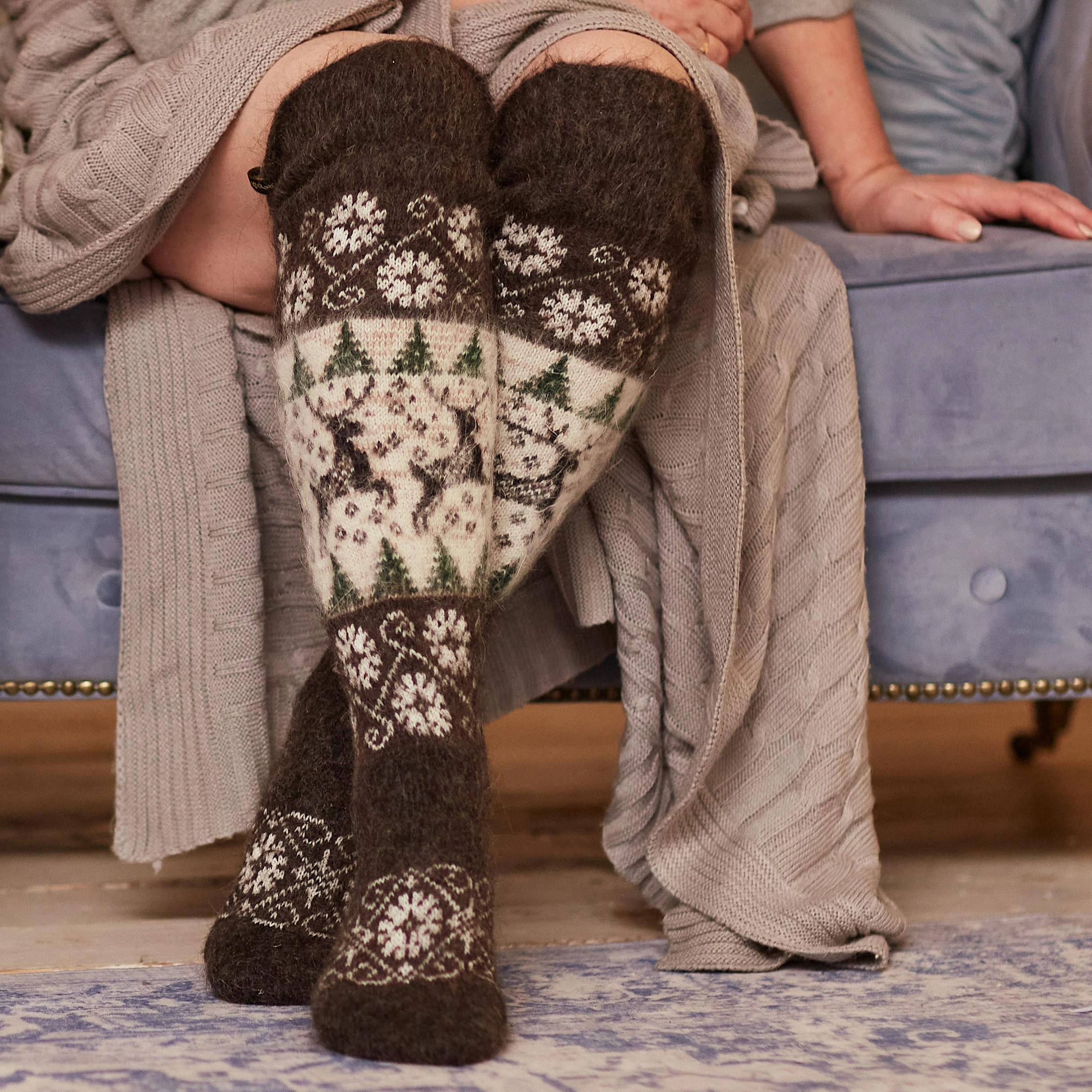 Cozy Alpine Goat Wool Socks: Women's Over-the-Knee Warmth & Style