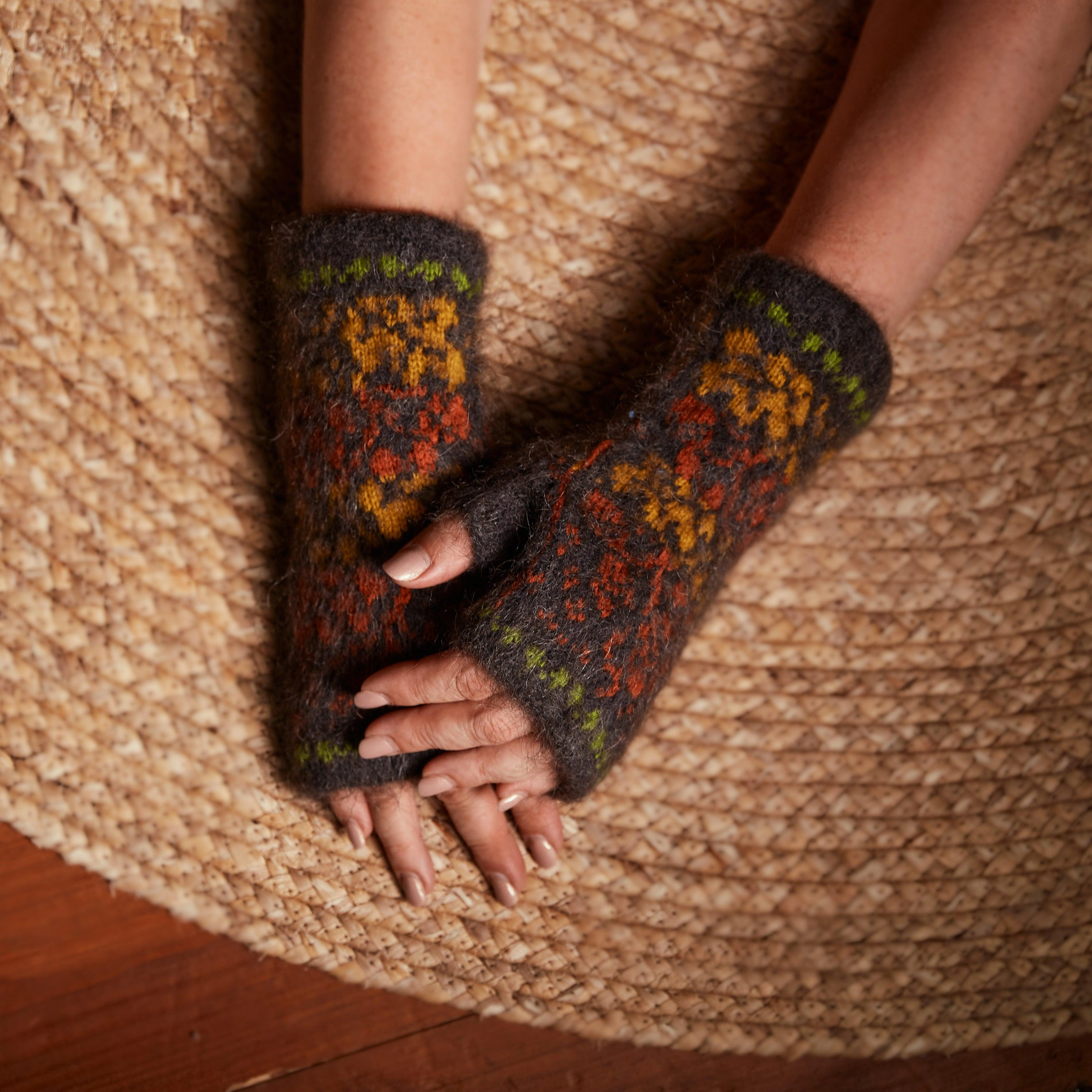 Cozy Fall Acorn Goat Wool Fingerless Gloves: Warm Hands, Happy Autumn Vibes!